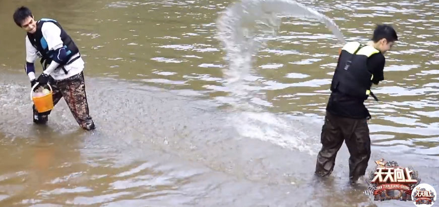  过于|宋威龙、王一博打水仗，除了帅气毫无看点，认输理由过于佛系