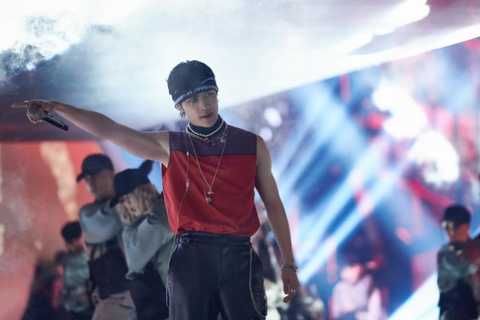  蔡徐坤|《青春芒果夜》朱一龙黄晓明蔡徐坤点燃青春，姐姐们舞台燃炸全场