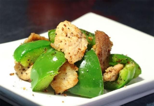  做法|青椒炒肉片的14种做法，肉嫩味纯辣而不燥，营养丰富制作简单