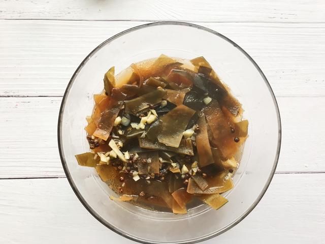  做法|海带最新做法，不炖不煮，让你吃了就上瘾，每次都做一锅不够吃