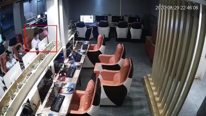 李某|仪陇一男子在网吧持刀滋事！遇到民警后“秒怂”——