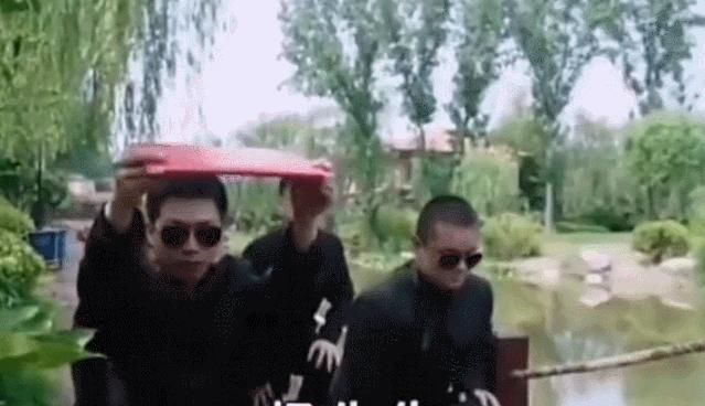  爽文|看完网络爽文的尬剧广告，我的嘴也笑歪了