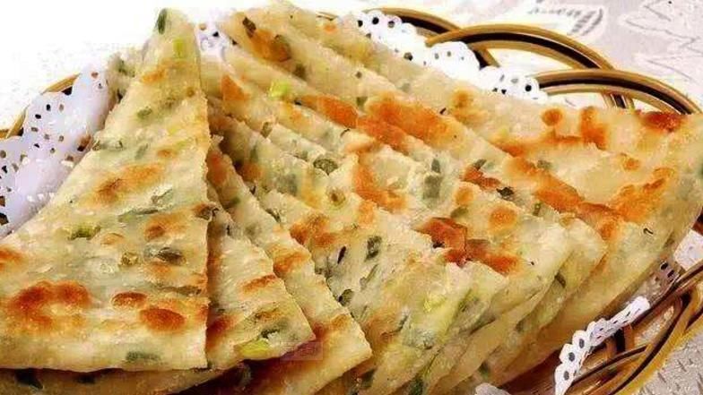 美食|经典美食“葱花饼”,葱香四溢,酥脆可口,好吃到停不下来