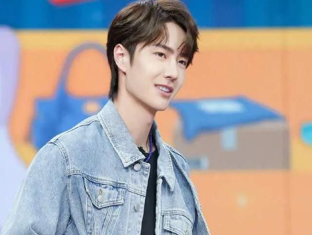  激烈|《快本》主持团纳新竞争激烈，空降女主持被群嘲，杨幂亲自上阵