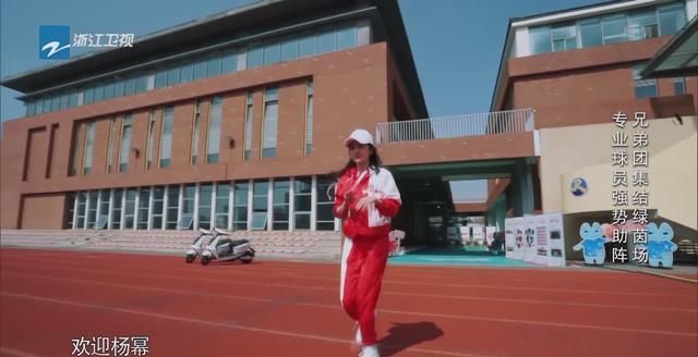  主动|跑男史上“最得宠”女嘉宾，被邓超主动牵手，baby都只能靠边站