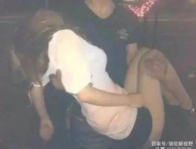 逃跑|衣冠禽兽，男老师趁女大学生醉酒后对其性侵，另一个女孩未遂逃跑