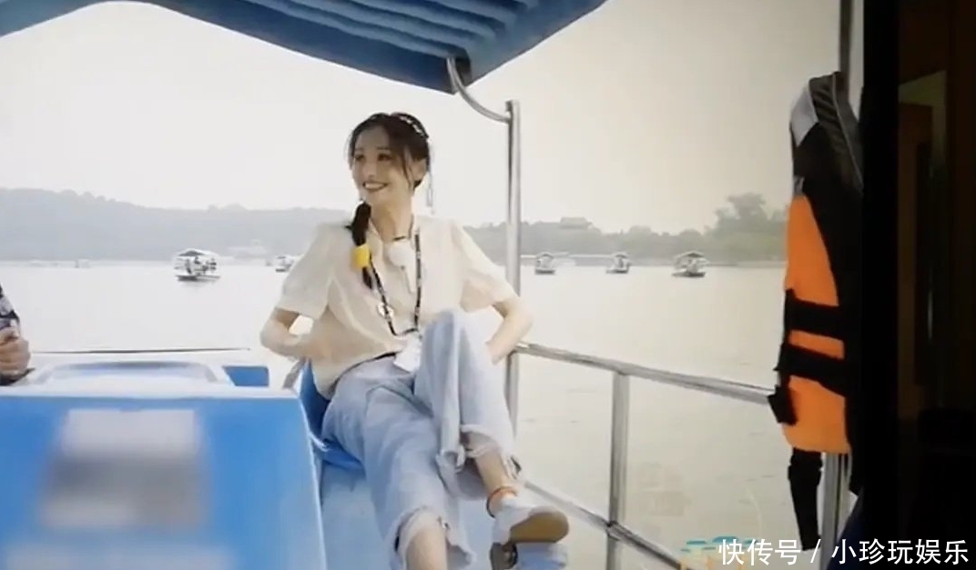 来看的话|郑爽录制新综艺手机掉湖里,看到第一秒反应:真的既心疼又好笑!