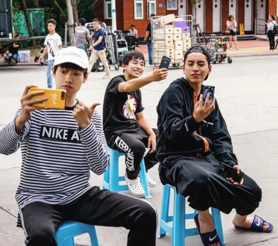  何炅|《向往的生活》史上“最不受欢迎”的嘉宾，黄磊拒绝做饭，何炅直接给钱撵人