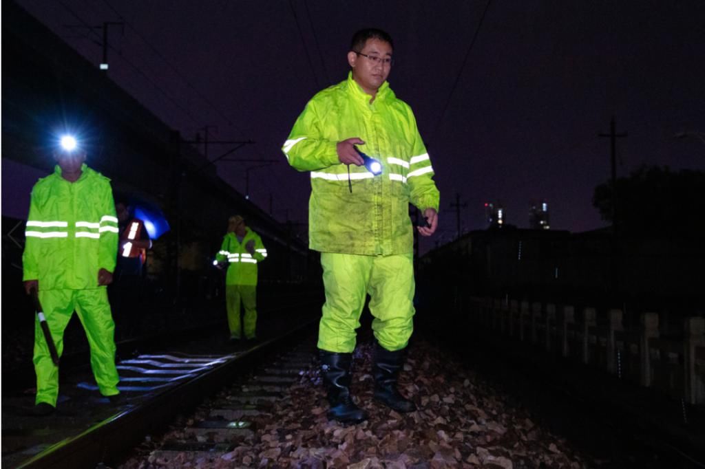 石德铁路|一下雨，这些人就往外跑……