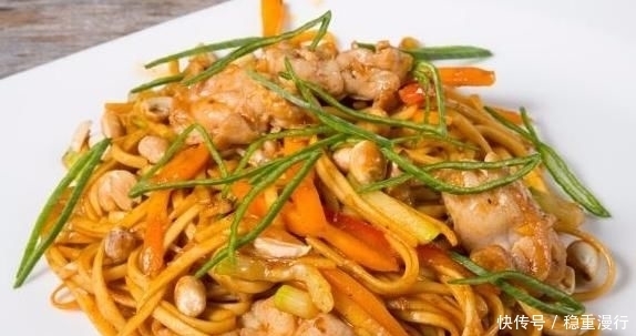  炒面条|面条别做焖面了，蒸一蒸炒一炒，一锅不够吃