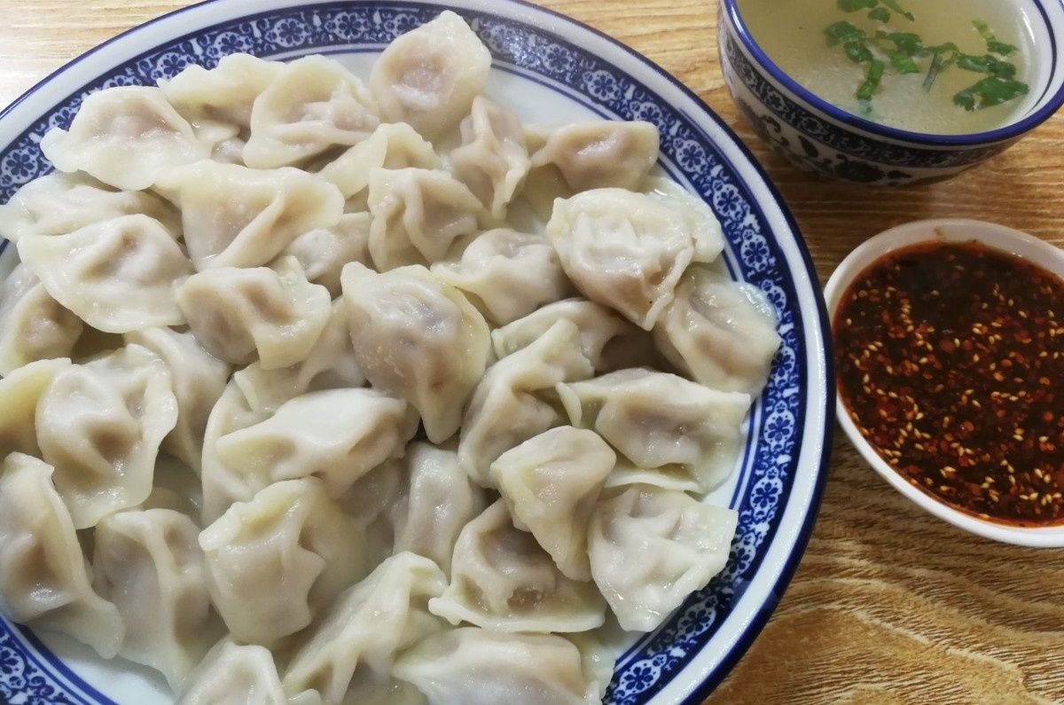  下锅|煮饺子，最忌水开直接下锅煮，牢记4点，饺子劲道好吃不破皮