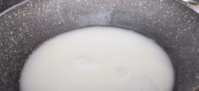  草鱼|草鱼去刺一根不留，用这个方法做出来的鱼汤，汤白如奶，没有腥味