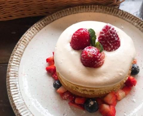  甜品|甜品制作：奶油松饼，煎制面糊表面呈现气泡时即可翻面