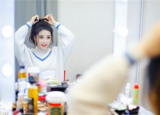 好看|有种死库水叫冯提莫的泳衣！连体款还自带白丝腿，太好看了