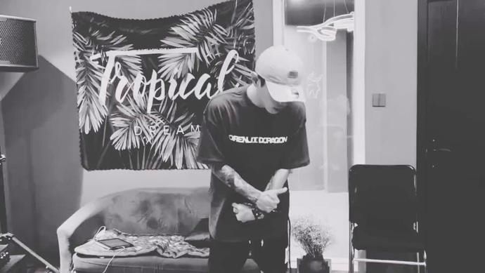  HipHop|用几十秒镜头就跻身《新说唱》20强，这个男人够HipHop了吗？