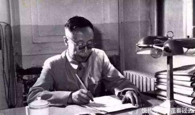 晚年|溥仪晚年带妻子去故宫玩,碰到了一白发老人,为何脸色大变?