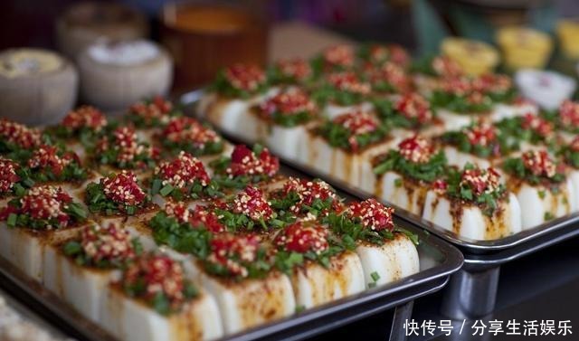 人几乎都|大叔街边卖小吃,30年来不涨价,一天准备2000个都不够卖