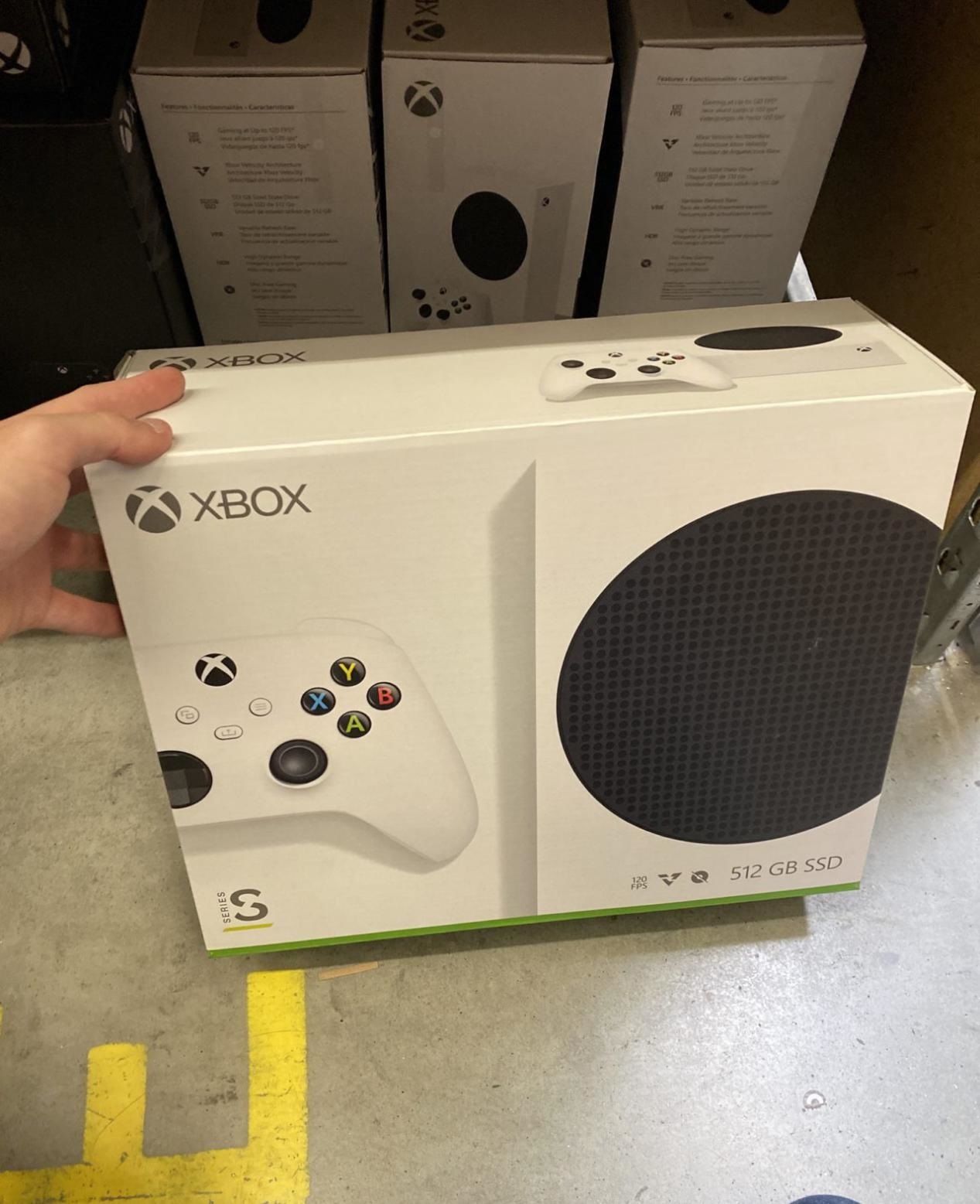 Xbox|微软 Xbox Series X/S 包装盒曝光：黑白配实锤，比想象中大