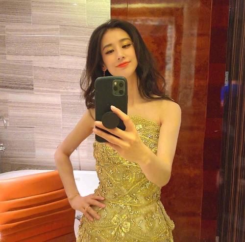  期待|黄圣依晒出《乘风破浪的姐姐》成团之夜合照，心中有着不舍与期待