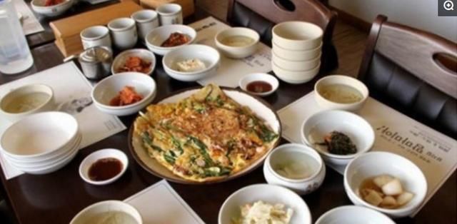  差别|韩国人请客所吃得大餐与韩剧里有些差别，一桌子菜却不知道吃啥