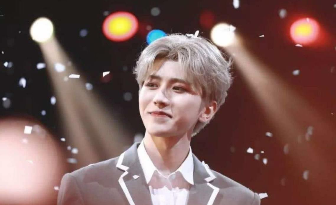  真名|原来“蔡徐坤”不是原名？当他的真名曝光后，网友直呼：幸亏改了