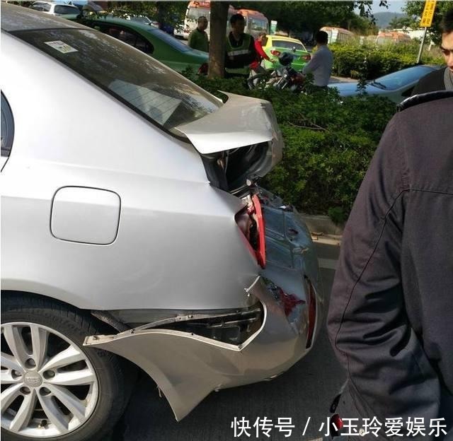  遭大|吉利帝豪遭大货车严重追尾，车主：这质量有点吓人啊！