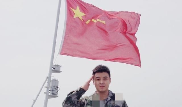  国乒|八一建军节国乒师徒最帅敬礼？樊振东队友八一结婚，赞最可爱的人