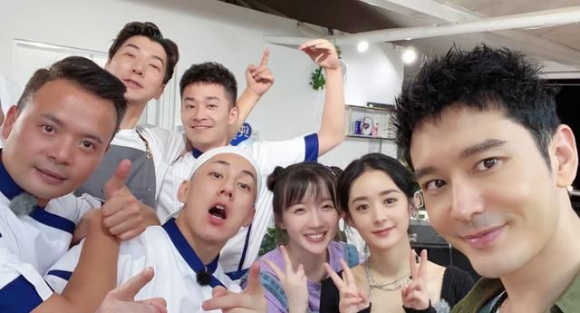  照曝光|《中餐厅4》杀青，全家福大合照曝光，站位高低暴露真实咖位