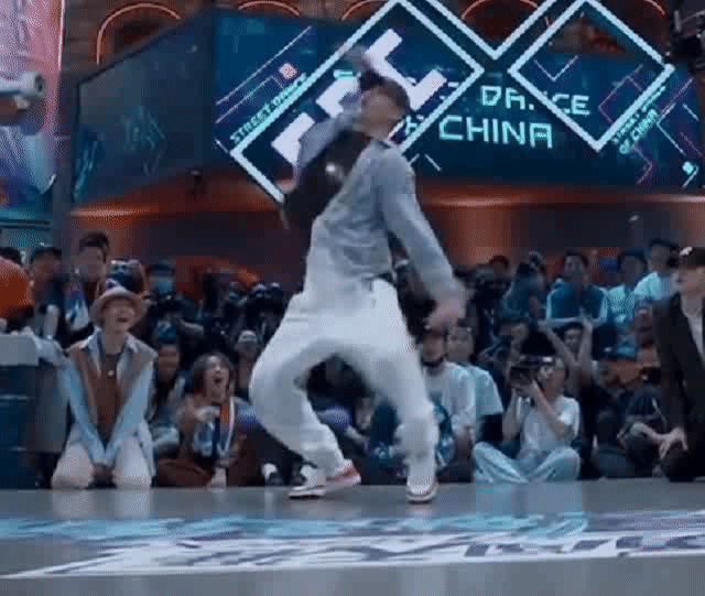  王一博|《这就是街舞》张艺兴得到专业认可，但是为何王一博却在摆手？