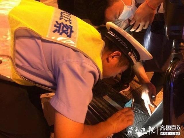  加班|晚饭还没吃，泰安交警城西大队就开始夜间加班，开展电车免费挂牌