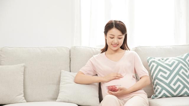 看着|丈夫陪产,抓拍到3张孕妈顺产的经典照片,网友:看着都觉得疼