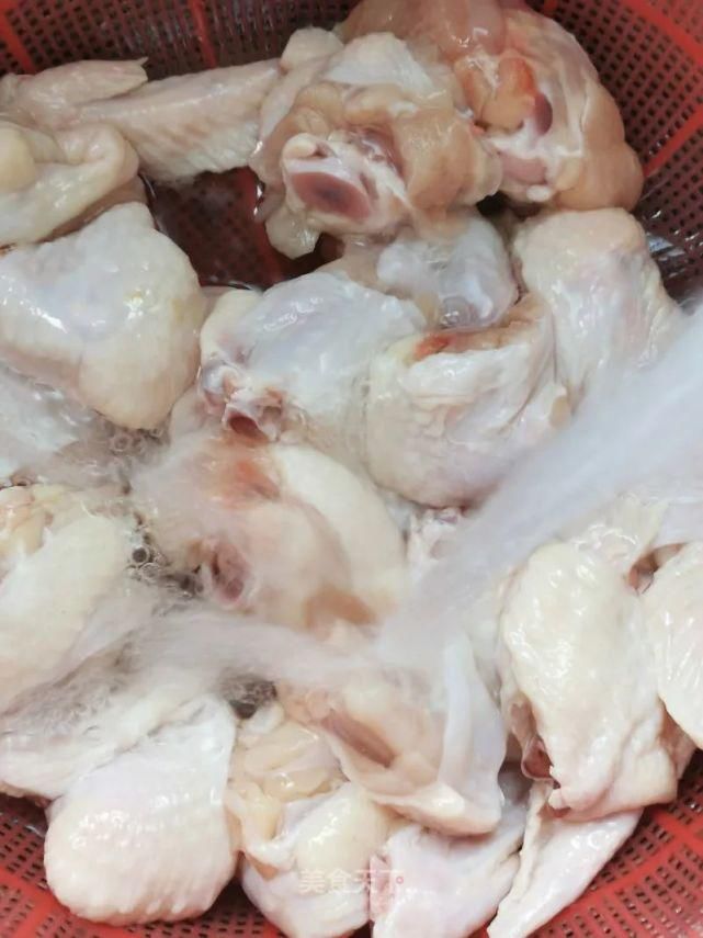  土豆|土豆焖鸡翅：土豆粉糯，鸡翅细嫩，特别下饭！