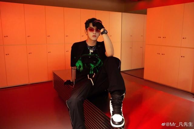  剪头|200723 吴亦凡剪头后续：亮眼绿发现身THE ROLLER限时空间