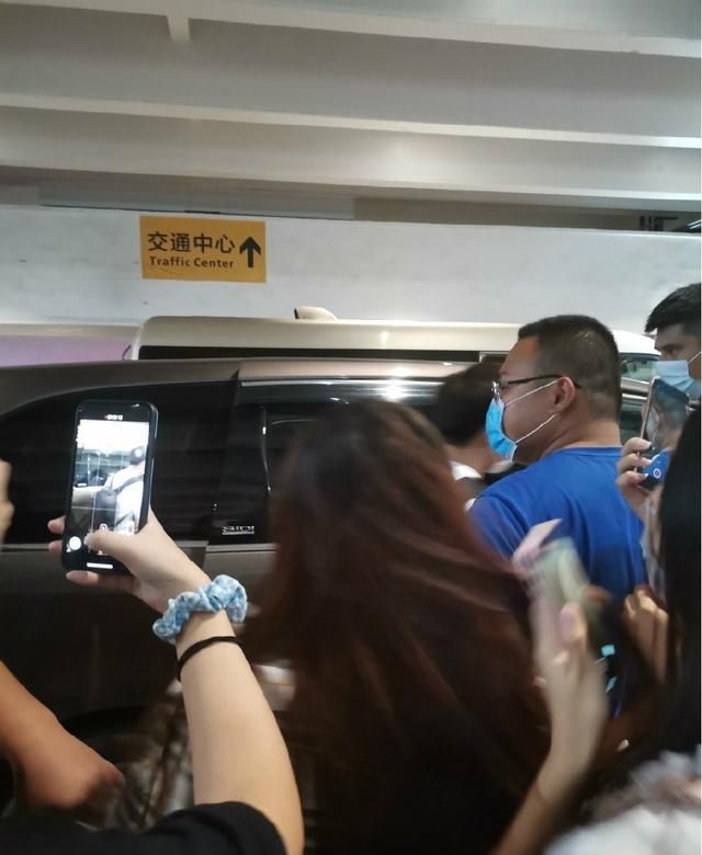  合体|王俊凯回归《中餐厅》，将与杨超越合体录节目，被踩鞋子反应可爱