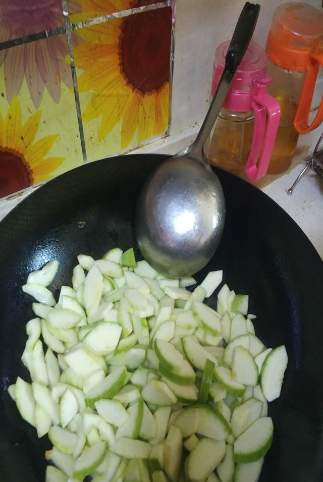  亮眼|最护眼的不是胡萝卜素而是它，孩子常吃，明目亮眼，慢慢恢复视力