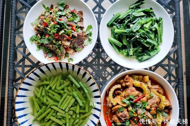 开心|一家四口的晚餐,妈妈做了三菜一汤,简单营养味美,家人吃着开心