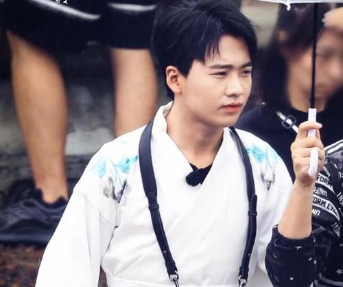  大小姐|《德云斗笑社》迎首位女嘉宾，看清是谁后，网友：难怪郭麒麟来了