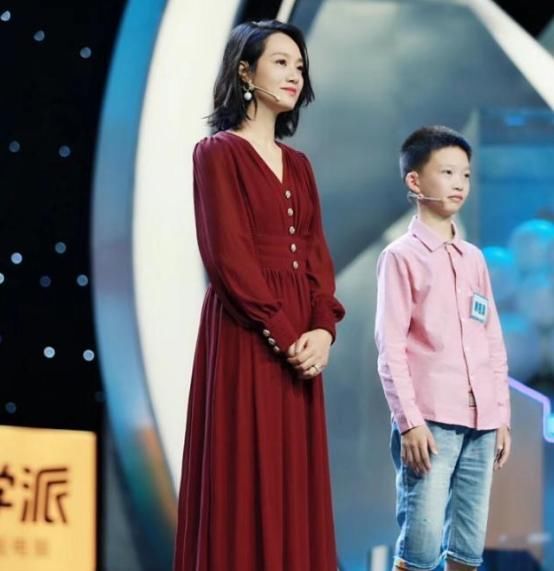 朱丹|朱丹为了减龄,第一次画“韩式咬唇妆”,终究还是翻车了