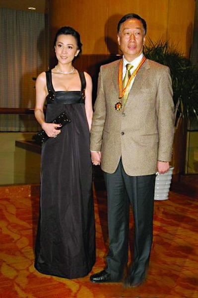  价值|2019年，刘嘉玲展出价值10亿皇冠后，才明白梁朝伟的心酸