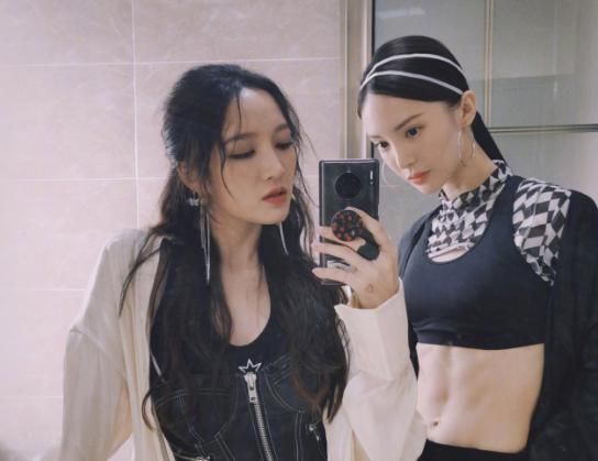  落败|《浪姐》五公再起争议，孟佳被质疑对口型，张含韵全开麦却落败