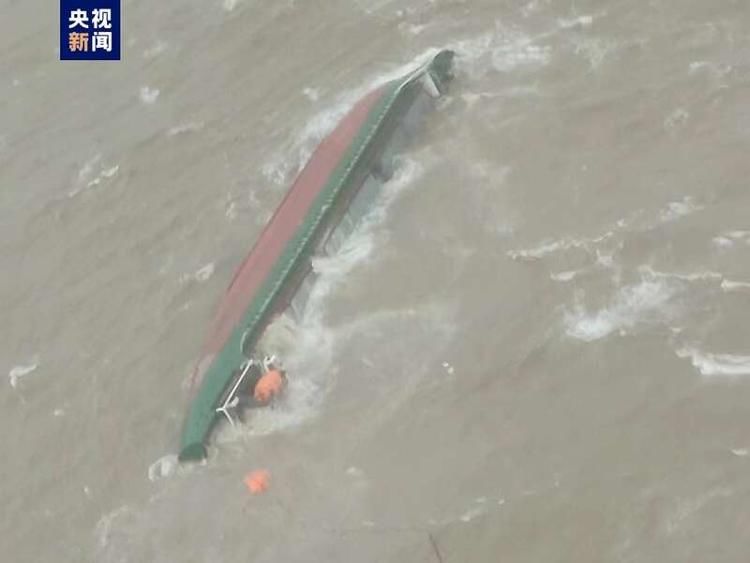 江苏连云港灌河口海域两货船遇险 25人全部获救