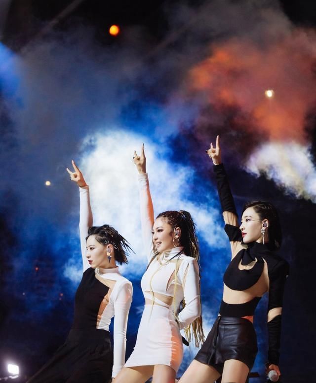  姐姐|《乘风破浪的姐姐》意难平？阿朵，丁当被淘汰太可惜，张雨绮却说出了大实话