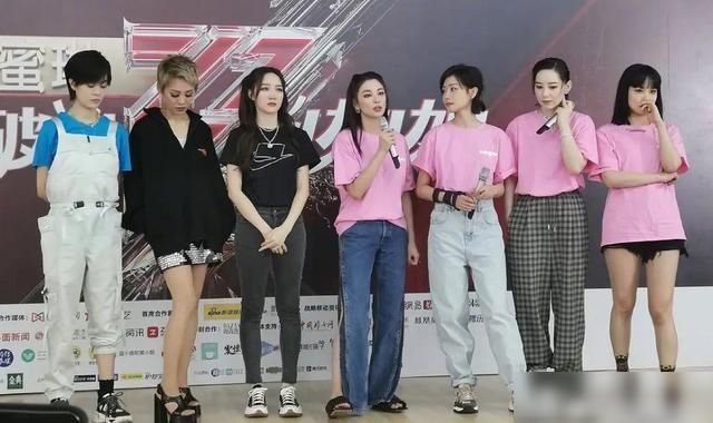  名单|姐姐成团夜主持人杨澜官宣完名单后，直接黑脸，像极了屏幕前的你