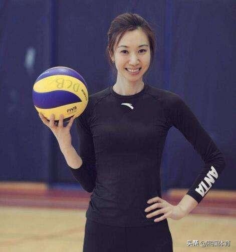 依旧|41岁女排女神现身青春依旧，转型解说员很成功，已为人母身材超棒