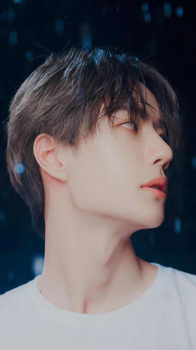  爱豆|每日爱豆 王一博 叫我酷盖 摩托车才是我的老婆