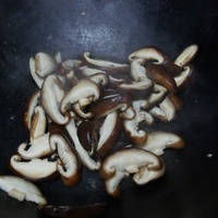  肉片|周末做做家常菜：关键一步，香菇肉片好吃窍门