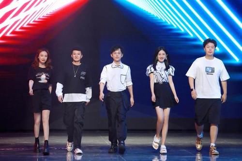  快本|《快本》李冰冰利用周艺轩夸自家艺人情商很高？其实只是自作聪明