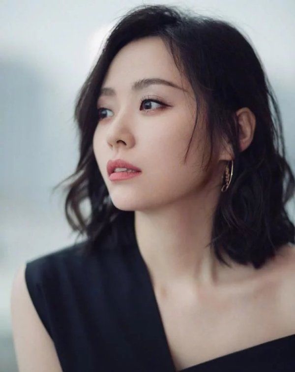  亮相|张靓颖突破亮相说唱综艺，被赞衣品大变好看，素颜也美丽