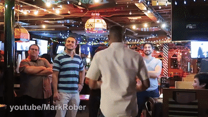  开挂|兄弟开挂吗？球杆装火箭、靶心自己找飞镖，想输都难