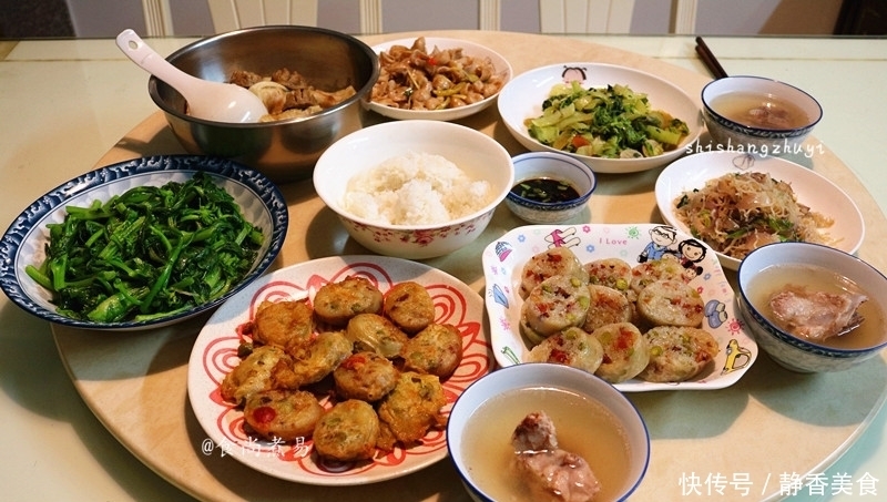 上桌|周末做了这顿午餐,三种口味猪大肠端上桌,米饭煲好后一粒未动